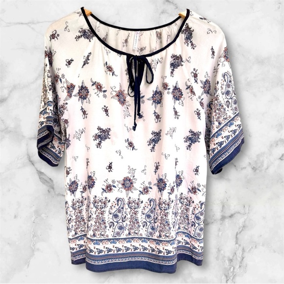 Passports Floral Print Women's Top - White and Blue Sz M Euc, 014 - Picture 1 of 2
